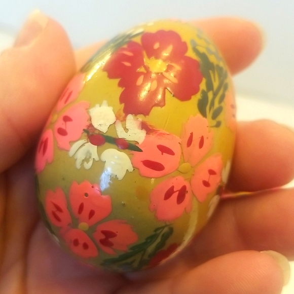 Vintage Four Handpainted & Carved Wooden Easter Eggs | Folk Art Collectibles - Picture 9 of 11